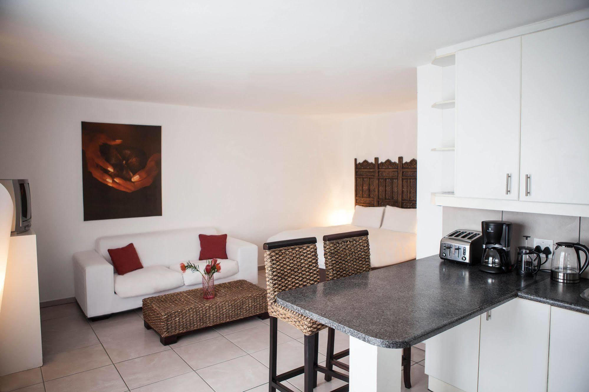 Upperbloem Guesthouse&apartments Le Cap
