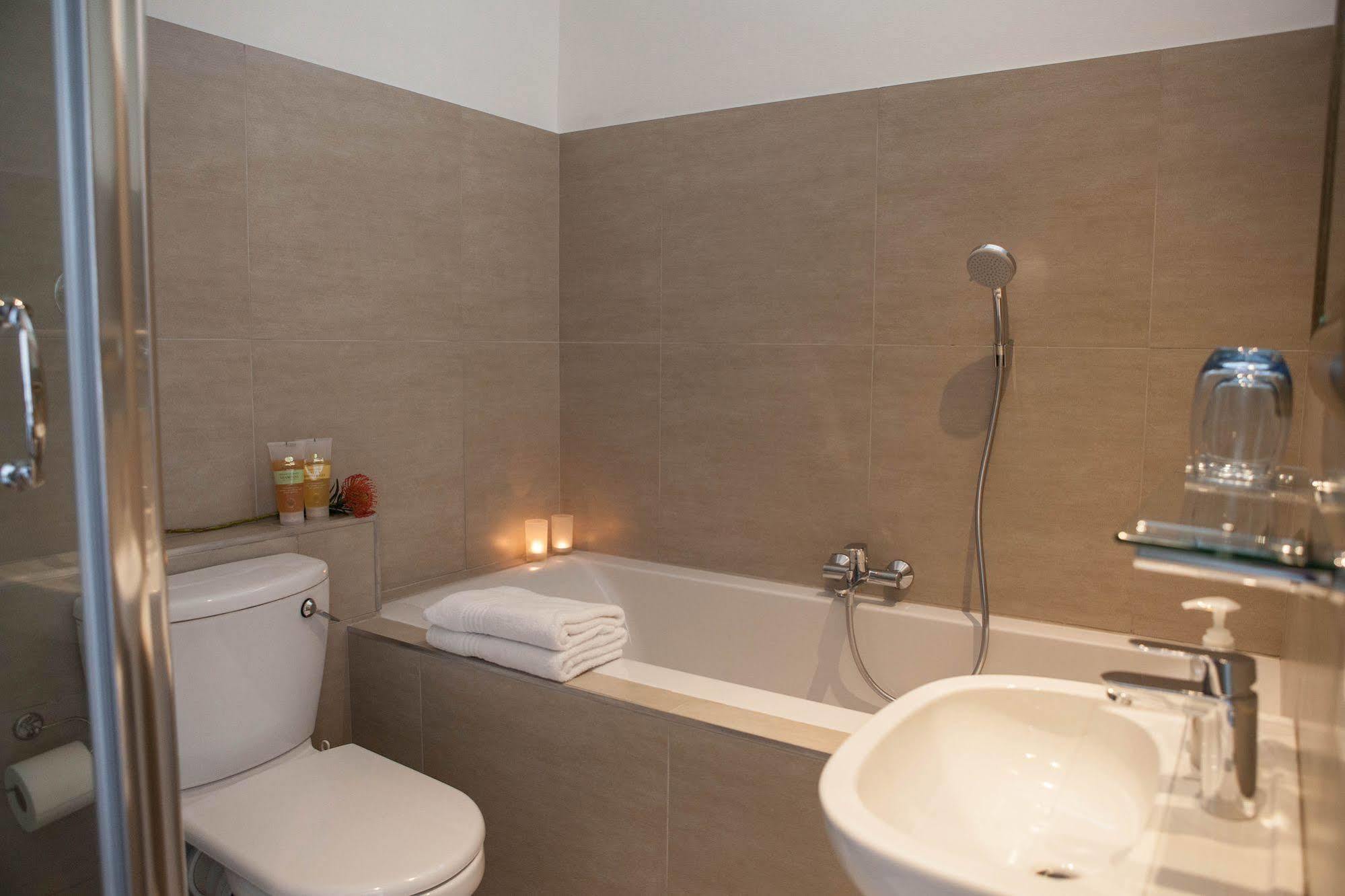 Upperbloem Guesthouse&apartments Le Cap